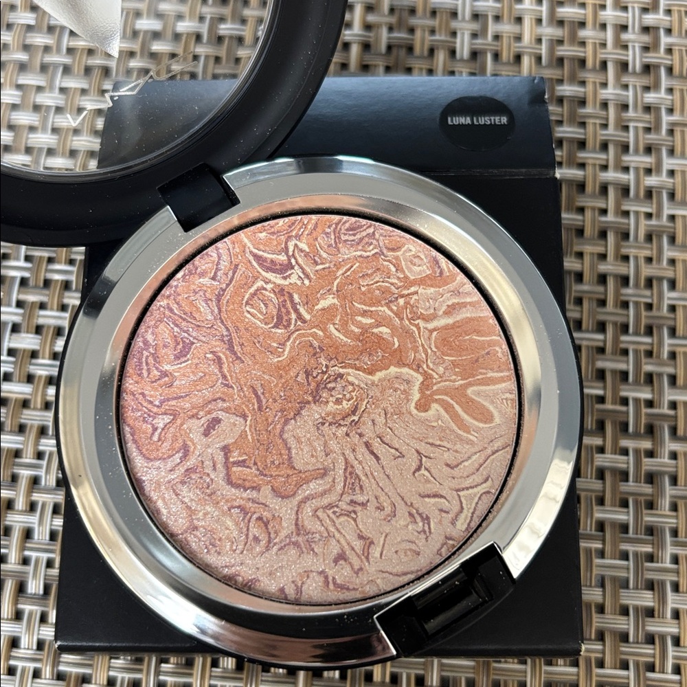 MAC COSMETICS STAR TREK LIMITED EDITION POWDER - Luna Luster - New